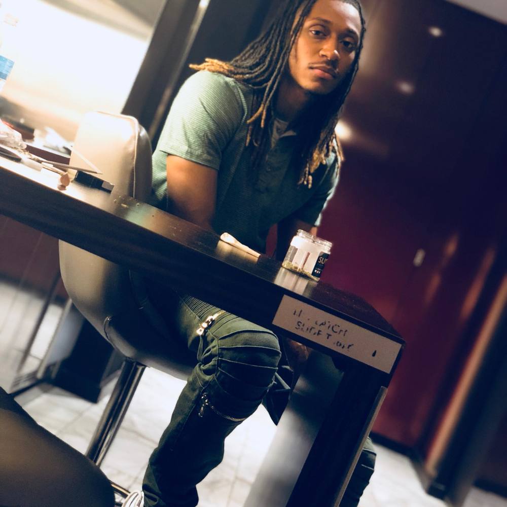 Meet your Posher, Deandre